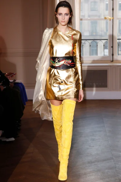 Look 10